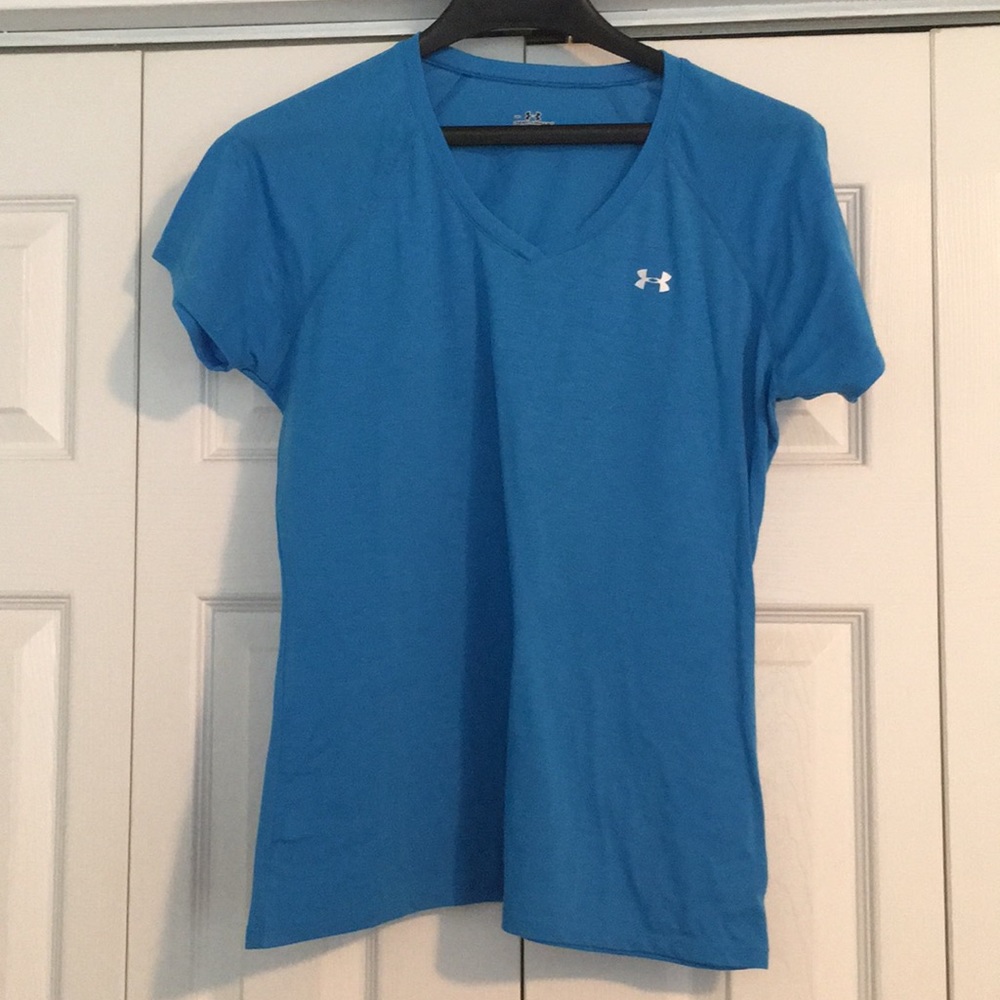 Under Armour v neck performance T-shirt size M